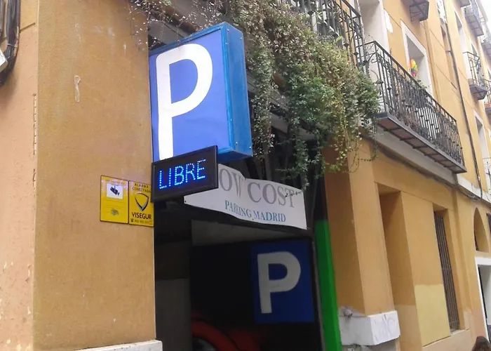 Exclusive Quietness In The Heart Of Madrid With Public Parking, Breakfast, 2 Bathrooms